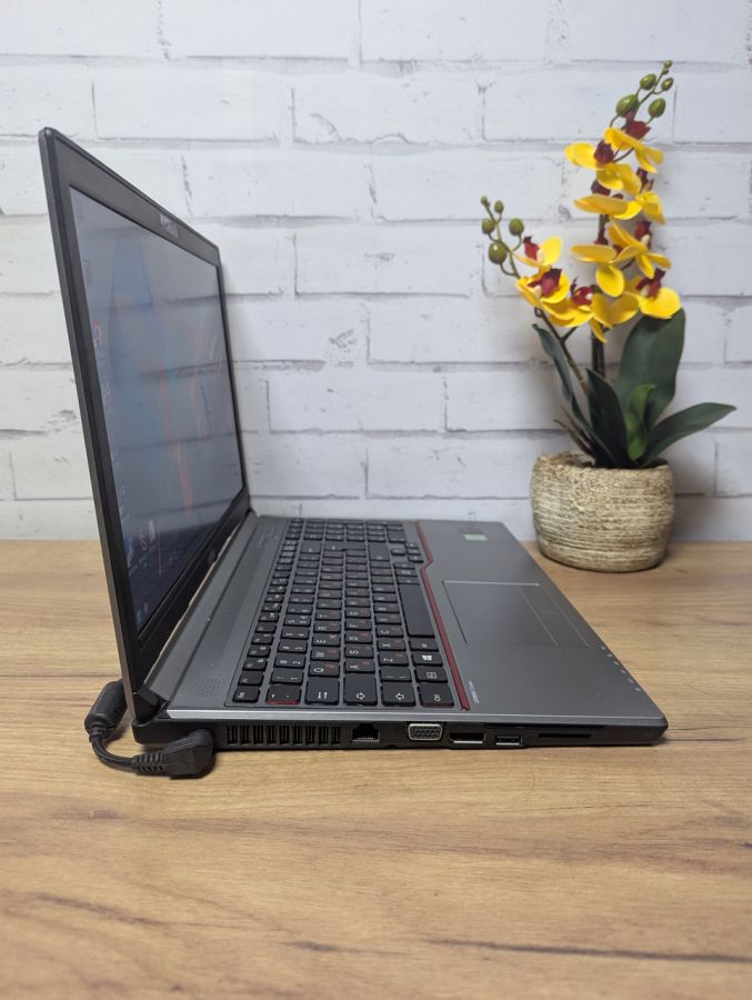 Уцінка! Ноутбук Б/В Fujitsu E754, Intel Core i5-4300M, DDR3 8 GB, SSD 128GB, 15.6" HD
