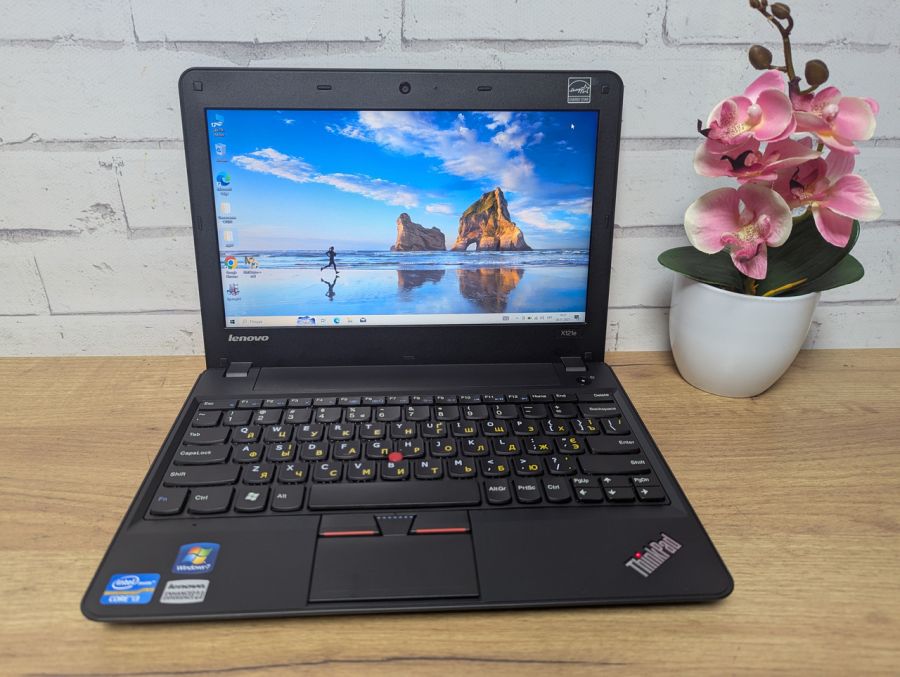 Ноутбук Б/В Lenovo ThinkPad X121E, Intel Core i3-2367M, DDR3 8 GB, SSD 128GB, 11.6" HD