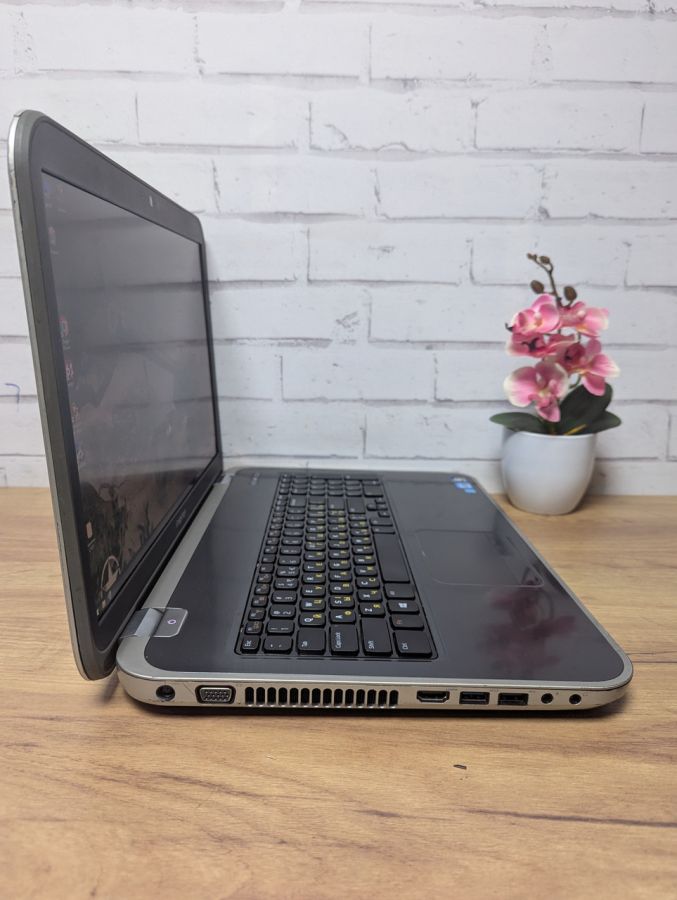 Уцінка! Ноутбук Б/В Dell Inspiron 5720, Intel Core i5-3210M, DDR3 12 GB, SSD 128GB, GT 630M 1Gb, 17" Full HD