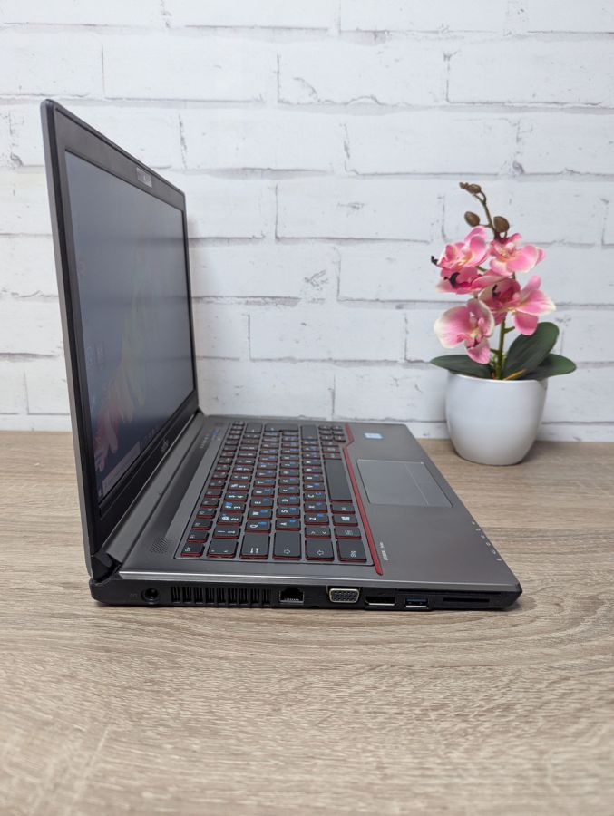 Ноутбук Б/В Fujitsu LifeBook E746, Intel Core i5-6200U, DDR4 8 GB, SSD 128GB, 14" HD