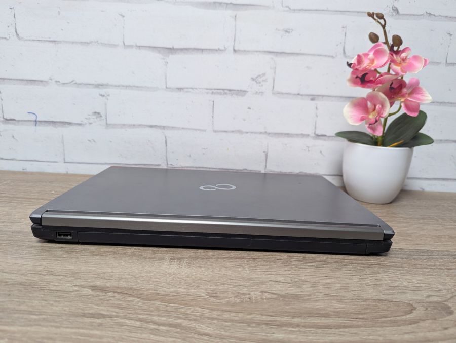 Ноутбук Б/В Fujitsu LifeBook E746, Intel Core i5-6200U, DDR4 8 GB, SSD 128GB, 14" HD