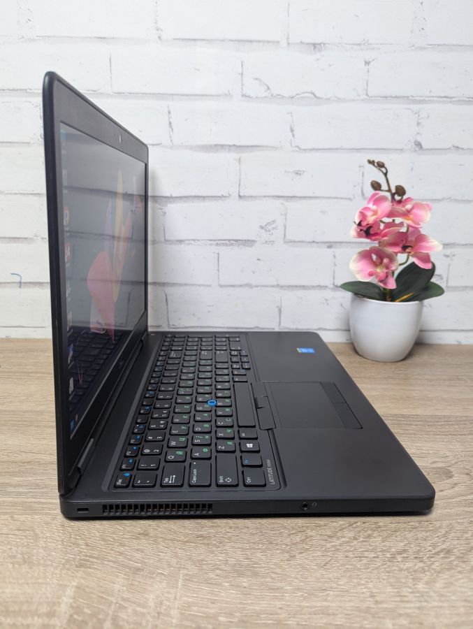Ноутбук Б/В Dell Latitude E5550, Intel Core i7-5600U, DDR3 16 GB, SSD 360GB, NVIDIA GeForse 840M 2Gb, 15.6" Full HD