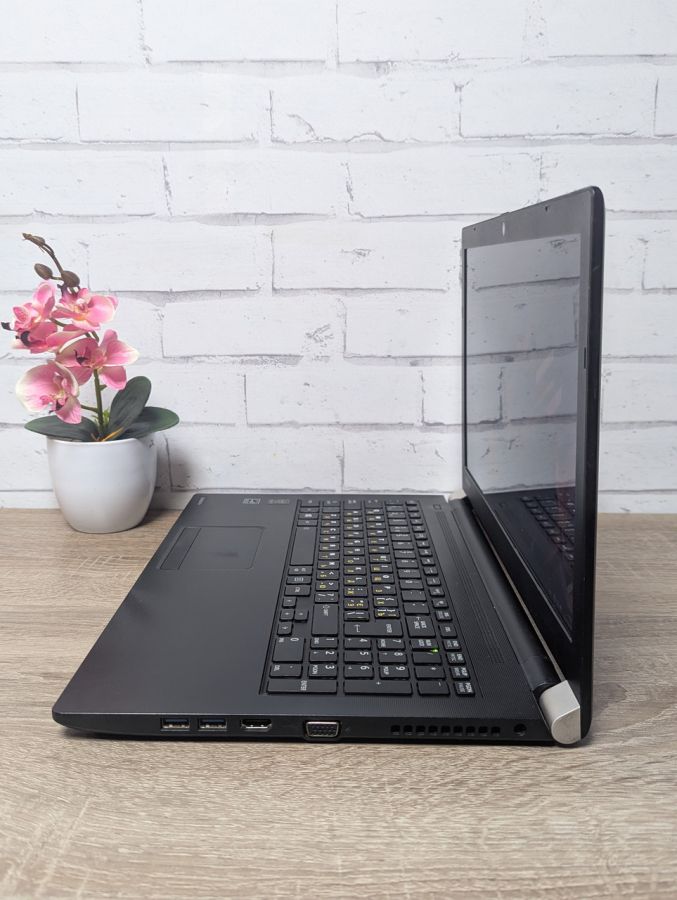 Ноутбук Б/В Toshiba Satelite Pro R50-B, Intel Core i3-4005U, DDR3 4 GB, SSD 128GB, 15.6" HD