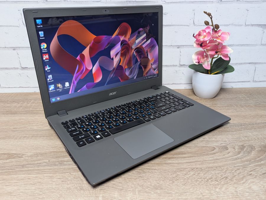 Ноутбук Б/В Acer Aspire E5-573G, Intel Core i5-5200U, DDR3 8 GB, SSD 256GB, NVIDIA GeForse 940M 4Gb, 15.6"
