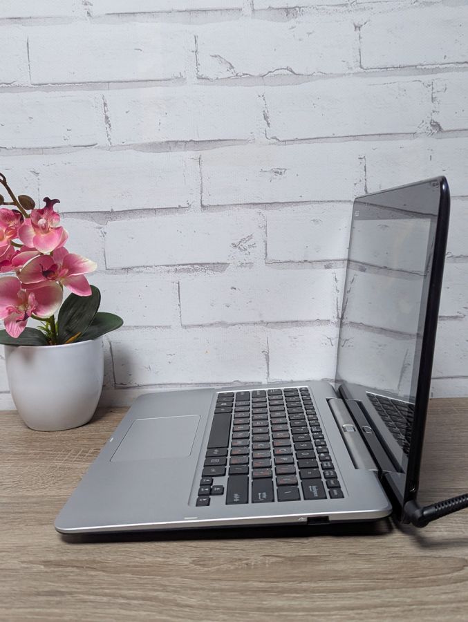 Уцінка! Ноутбук Б/В ASUS Transformer Book T300F, Intel Core m 5Y10, DDR3 4 GB, SSD 64GB, 12.5" HD