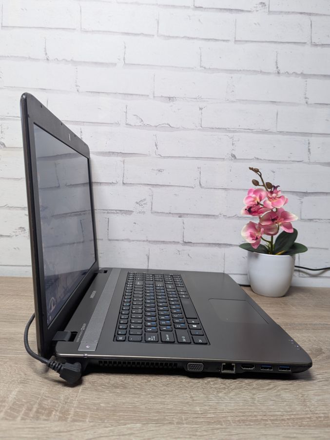 Уцінка! Ноутбук Б/В Medion Akoya P7632, Intel Core i5-4210M, DDR3 12 GB, SSD 512GB, NVIDIA GeForse 825M 1Gb, 17.3"