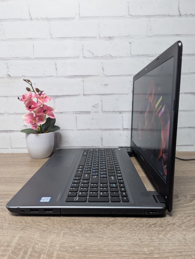 Уцінка! Ноутбук Б/В Medion Akoya P6659, Intel Core i5-6200U, DDR3 12 GB, SSD 256GB + HDD 1TB, NVIDIA GeForce 930M 1Gb, 15.6" Full HD