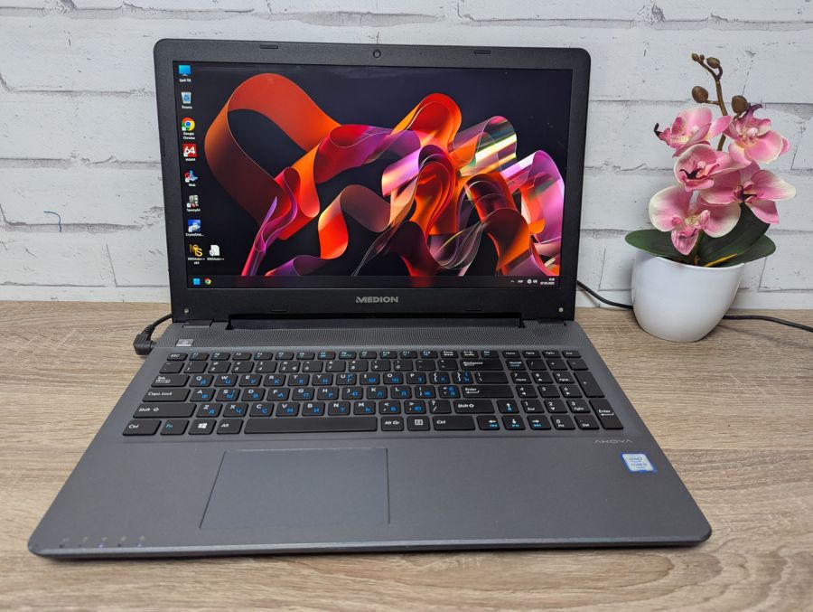 Уцінка! Ноутбук Б/В Medion Akoya P6659, Intel Core i5-6200U, DDR3 12 GB, SSD 256GB + HDD 1TB, NVIDIA GeForce 930M 1Gb, 15.6" Full HD