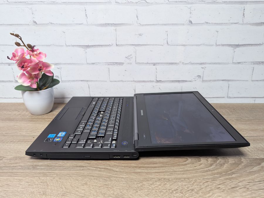 Уцінка! Ноутбук Б/В Samsung 400B, Intel Core i3-2310M, DDR3 8 GB, SSD 128GB, 14" HD