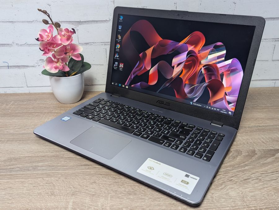 Ноутбук Б/В ASUS Vivobook X542U, Intel Core i3-7100U, DDR4 8 GB, SSD 128GB + HDD 500GB, 15.6" HD
