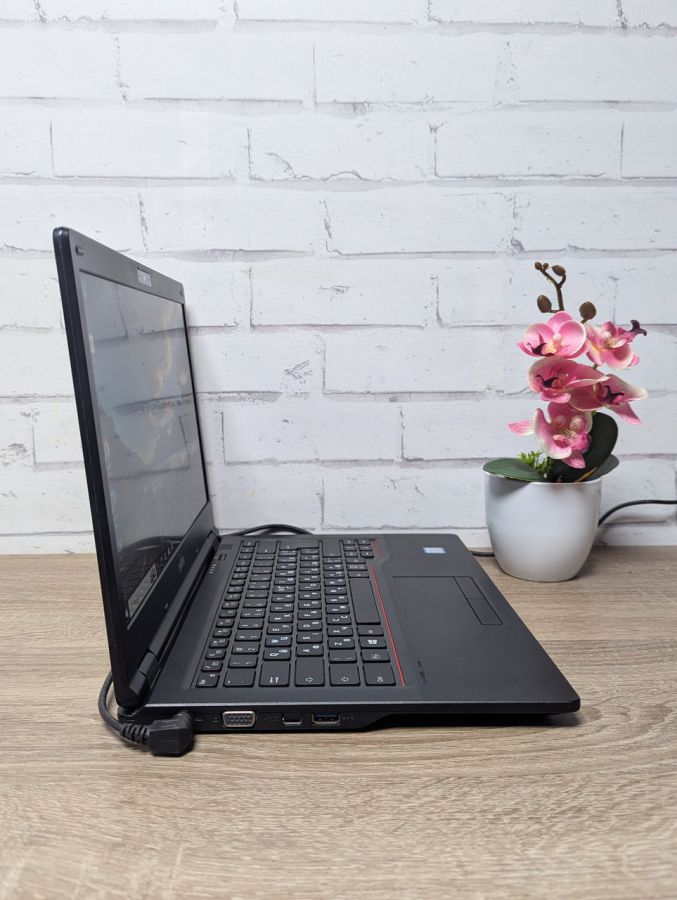 Уцінка! Ноутбук Б/В Fujitsu ME14A, Intel Core i5-8250U, DDR4 16 GB, SSD 256GB, 14" Full HD