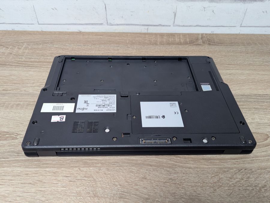Уцінка! Ноутбук Б/В Fujitsu ME14A, Intel Core i5-8250U, DDR4 16 GB, SSD 256GB, 14" Full HD
