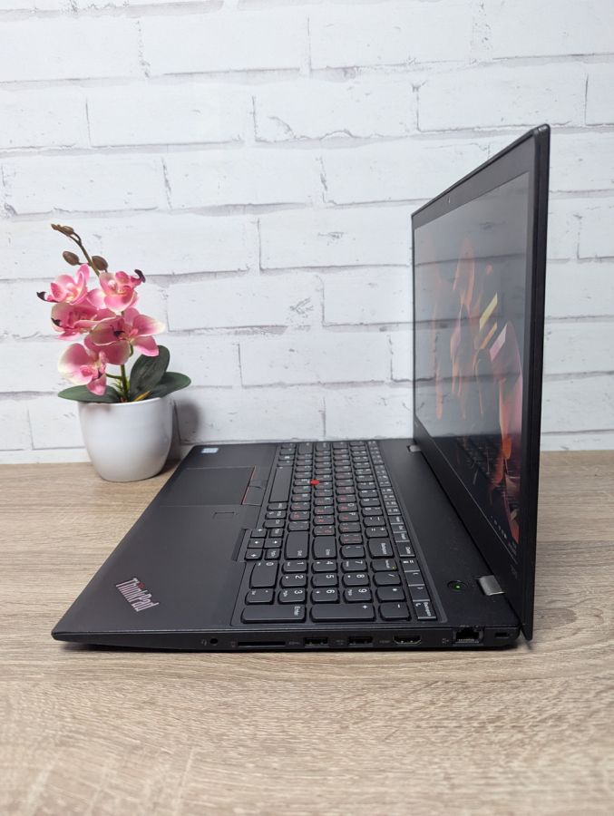 Ноутбук Б/В Lenovo ThinkPad T570, Intel Core i5-7300U, DDR4 16 GB, SSD 256GB, 15.6" Full HD