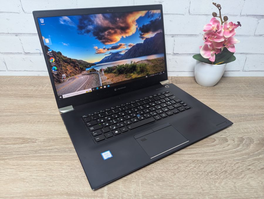 Ноутбук Б/В Dynabook Tecra X50-F-15P, Intel Core i5-8265U, DDR4 16 GB, SSD 256GB, 15.6" Full HD