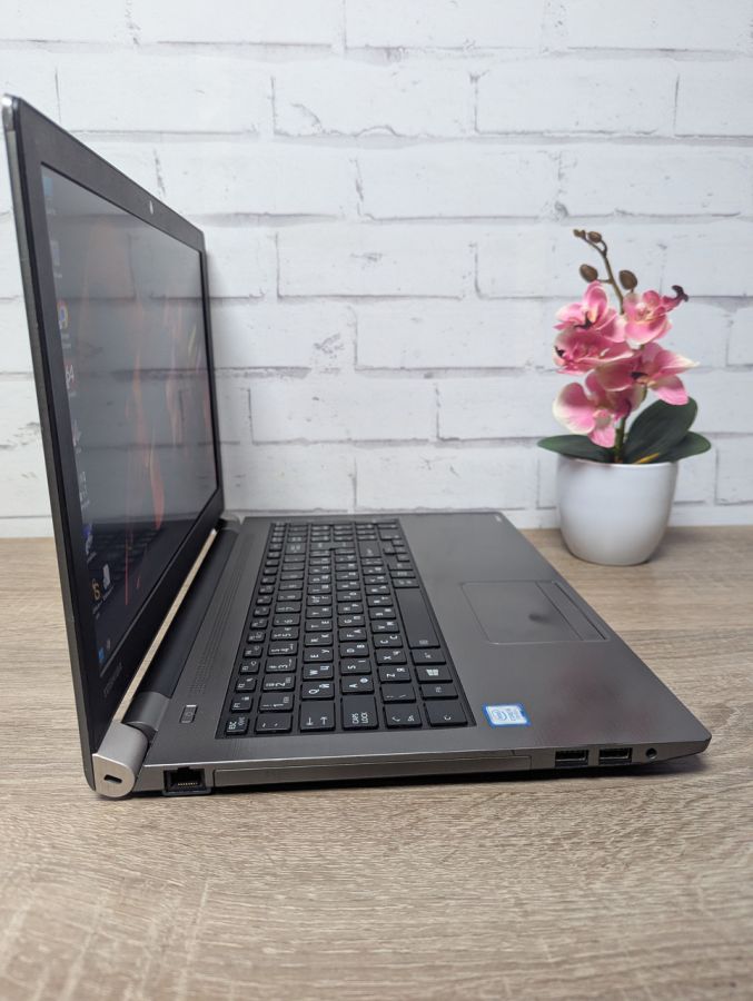 Ноутбук Б/В Toshiba Tecra A50-D-1 7, Intel Core i5-7200U, DDR4 8 GB, SSD 256GB, 15.6" Full HD