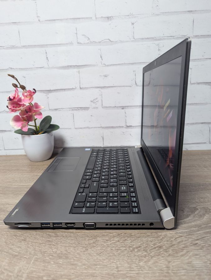 Ноутбук Б/В Toshiba Tecra A50-D-1 7, Intel Core i5-7200U, DDR4 8 GB, SSD 256GB, 15.6" Full HD