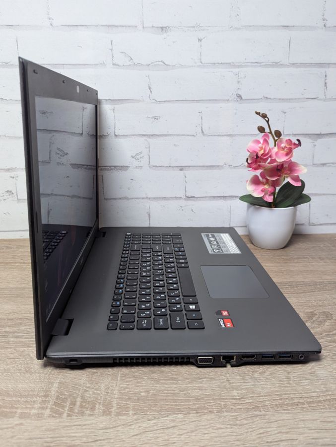 Ноутбук Б/В Acer Aspire E5-772, AMD A8-7410, DDR3 8 GB, SSD 128GB, AMD Radeon R5 Graphics 1Gb, 17" (1600x900x60Hz)