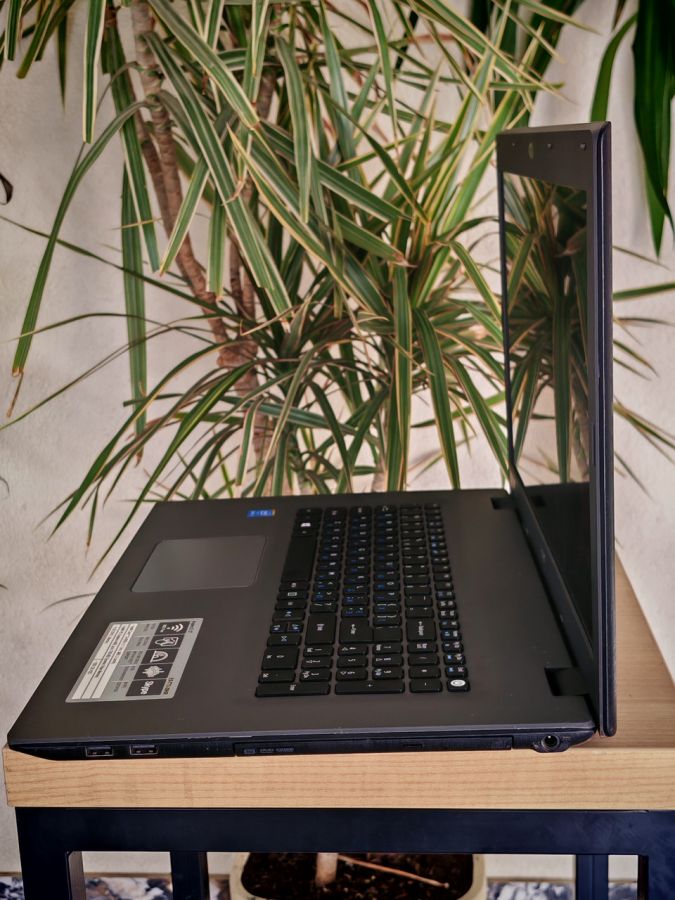 Ноутбук Б/В Acer Aspire E5-772, Intel Core i3-4005U, DDR3 8 GB, SSD 128GB, 17" Full HD
