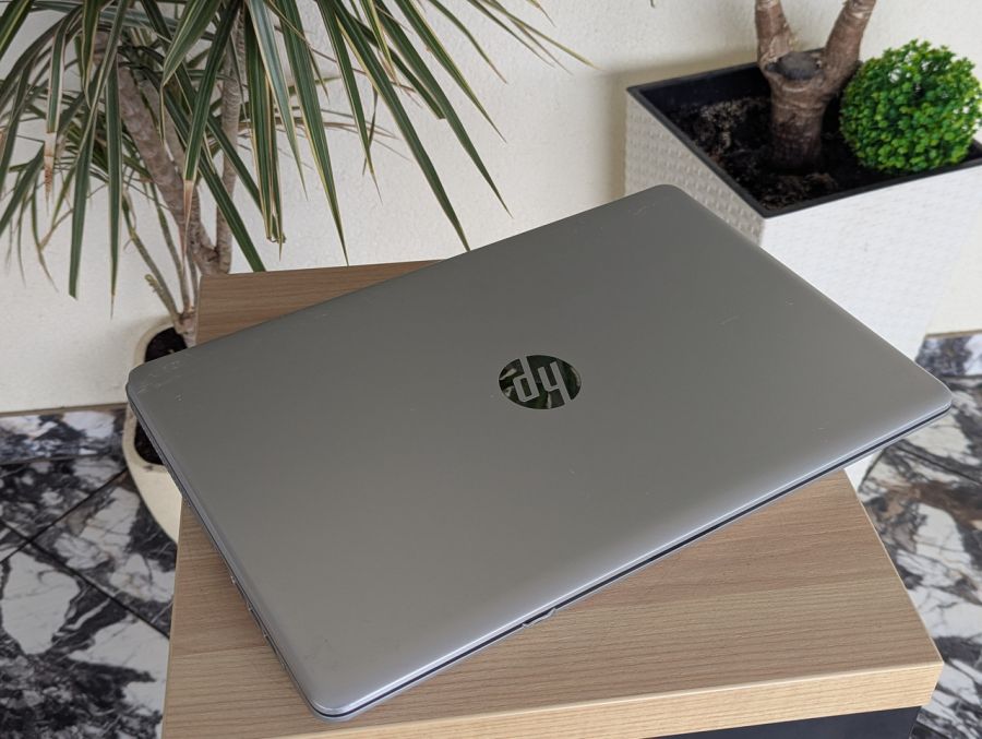Уцінка! Ноутбук Б/В HP 15-BN067ND, Intel Core i5-7200U, DDR4 16 GB, SSD 256GB, AMD Radeon R5 M330, 15.6" Full HD