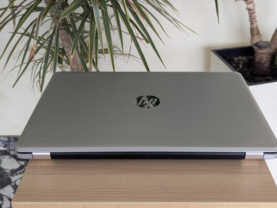 Уцінка! Ноутбук Б/В HP 15-BN067ND, Intel Core i5-7200U, DDR4 16 GB, SSD 256GB, AMD Radeon R5 M330, 15.6" Full HD