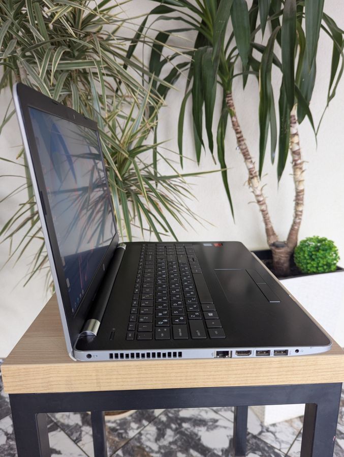 Уцінка! Ноутбук Б/В HP 15-BN067ND, Intel Core i5-7200U, DDR4 16 GB, SSD 256GB, AMD Radeon R5 M330, 15.6" Full HD
