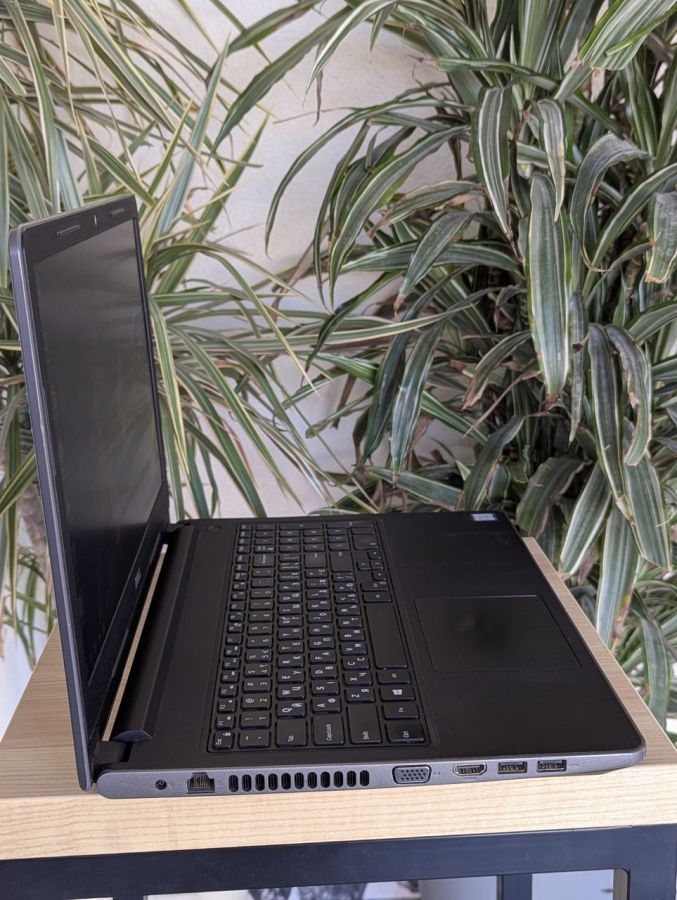 Уцінка! Ноутбук Б/В Dell Vostro 15-3568, Intel Core i3-6006U, DDR4 8 GB, SSD 128GB, 15.6" HD