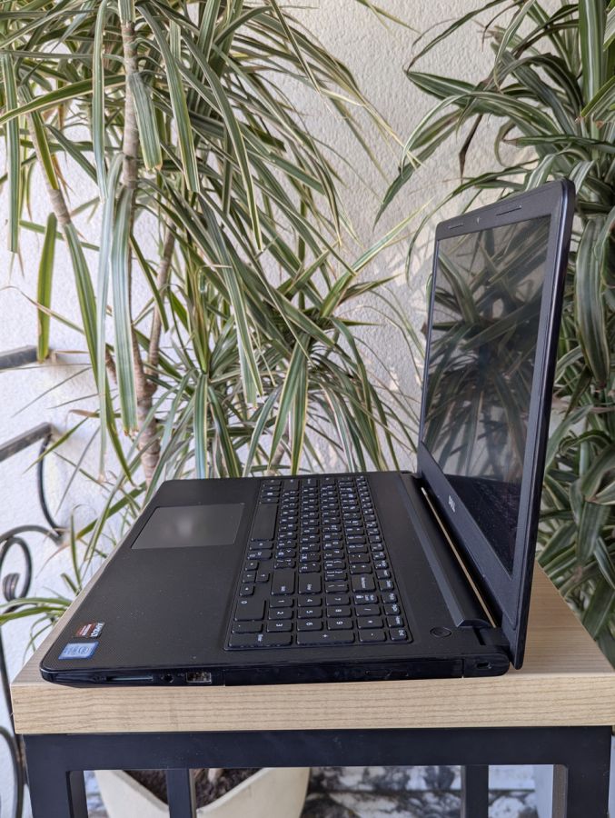 Ноутбук Б/В Dell Vostro 15-3568, Intel Core i7-7500U, DDR4 16 GB, SSD 256GB, AMD Radeon HD 8500M, 15.6" Full HD