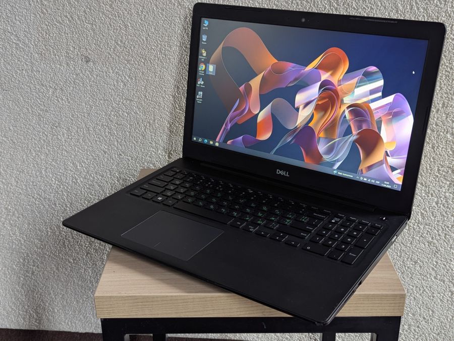 Уцінка! Ноутбук Б/В Dell Latitude 3590, Intel Core i5-8250U, DDR4 12 GB, SSD 128GB + HDD 1TB, 15.6" Full HD