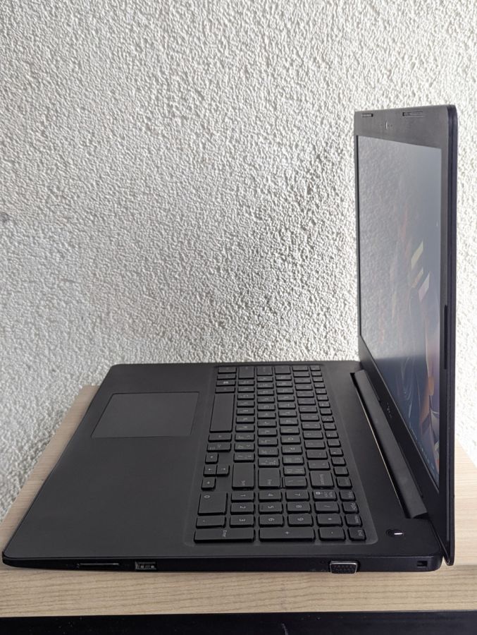 Уцінка! Ноутбук Б/В Dell Latitude 3590, Intel Core i5-8250U, DDR4 12 GB, SSD 128GB + HDD 1TB, 15.6" Full HD