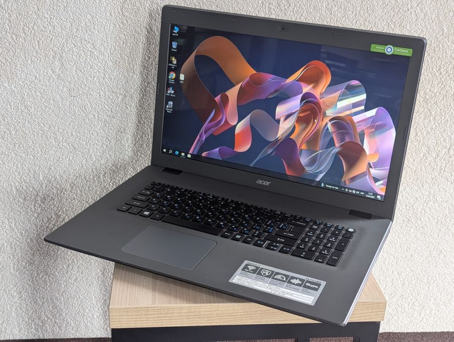 Уцінка! Ноутбук Б/В Acer Aspire E5-772, Intel Core i3-4005U, DDR3 8 GB, SSD 128GB, Intel Microsoft Basic Display Adapter, 17"