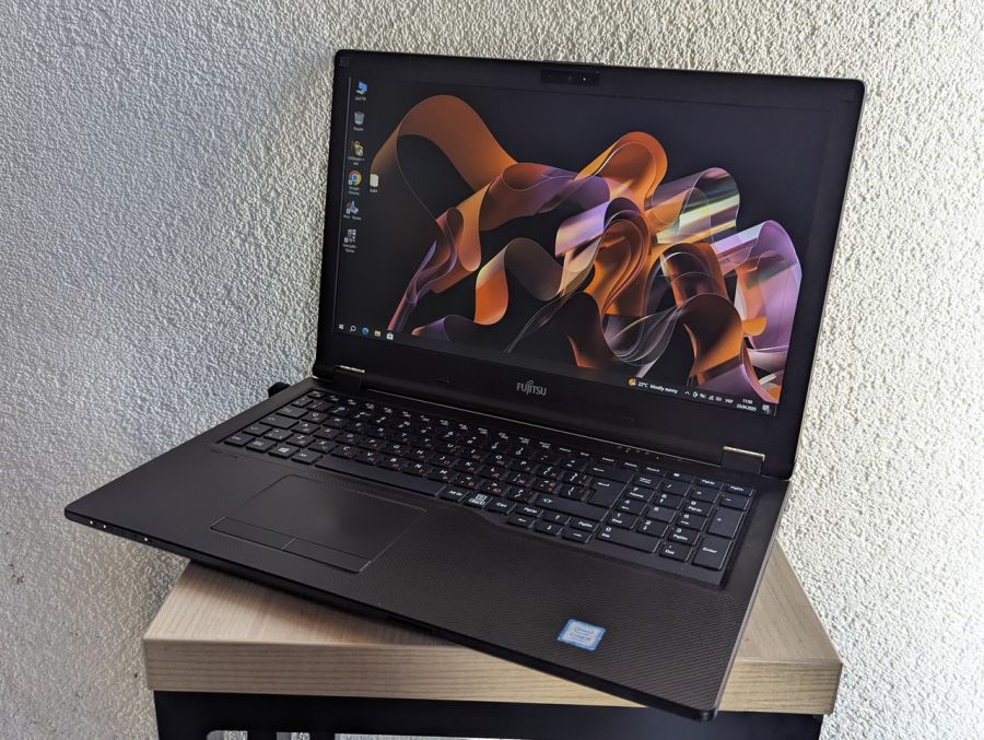 Уцінка! Ноутбук Б/В Fujitsu LifeBook E458, Intel Core i5-7200U, DDR4 8 GB, SSD 128GB, 15" Full HD