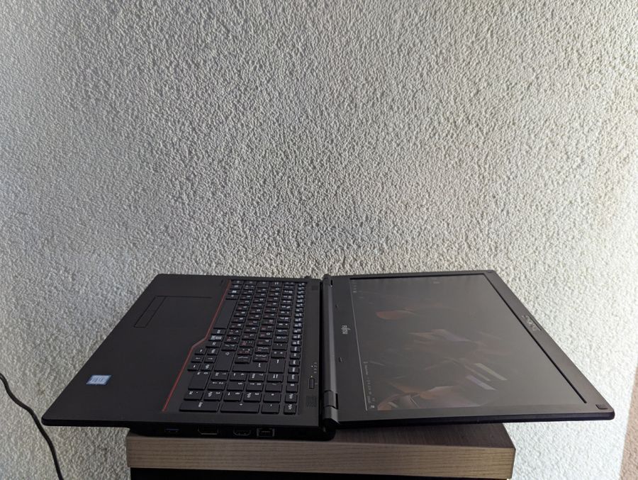 Уцінка! Ноутбук Б/В Fujitsu LifeBook E458, Intel Core i5-7200U, DDR4 8 GB, SSD 128GB, 15" Full HD