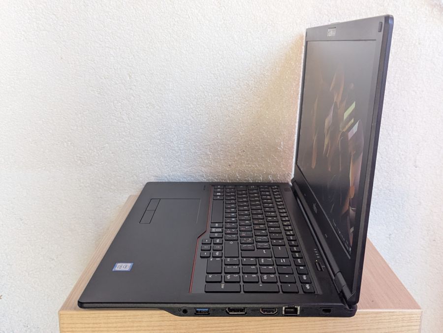Уцінка! Ноутбук Б/В Fujitsu LifeBook E458, Intel Core i5-7200U, DDR4 8 GB, SSD 128GB, 15" Full HD