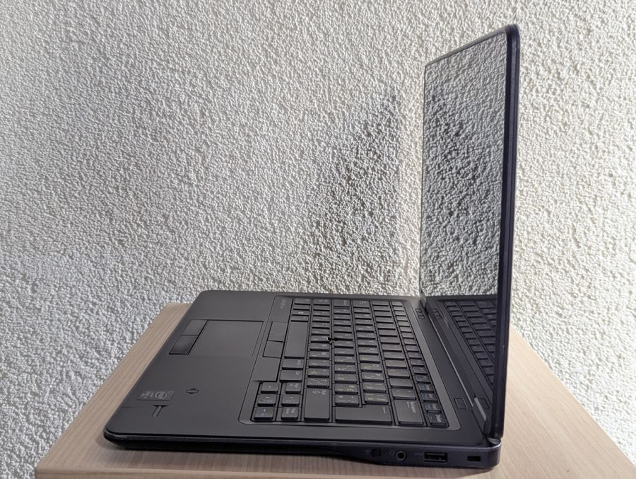 Уцінка! Ноутбук Б/В Dell Latitude E7440, Intel Core i5-4310U, DDR3 8 GB, SSD 128GB, 14" Full HD Сенсор