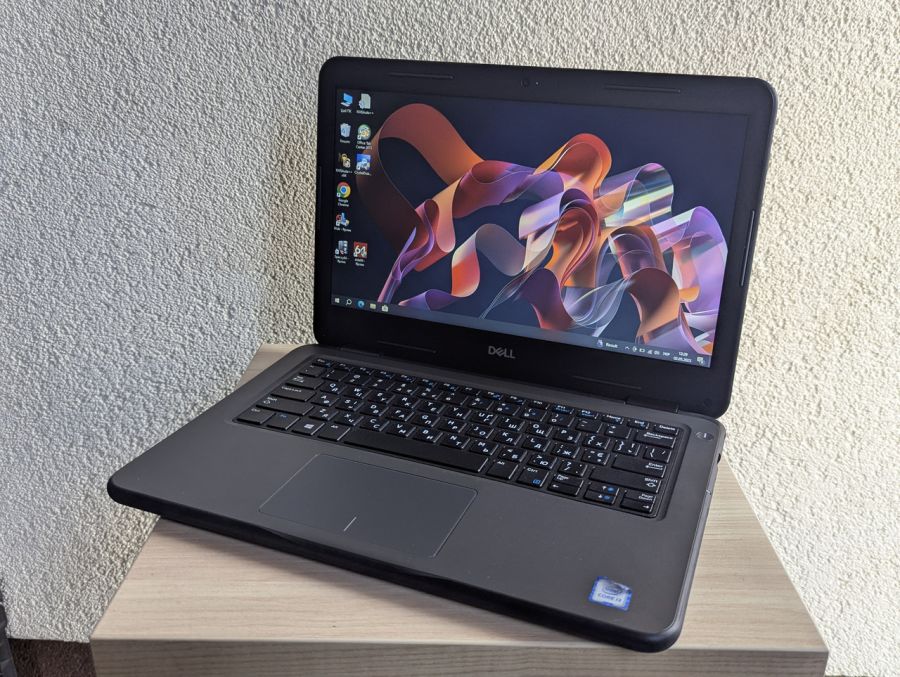 Уцінка! Ноутбук Б/В Dell Latitude 3310, Intel Core i3-8145U, DDR4 8 GB, SSD 256GB, 13" UHD
