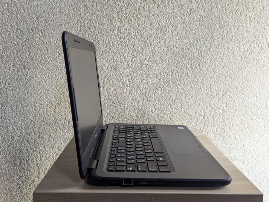 Уцінка! Ноутбук Б/В Dell Latitude 3310, Intel Core i3-8145U, DDR4 8 GB, SSD 256GB, 13" UHD