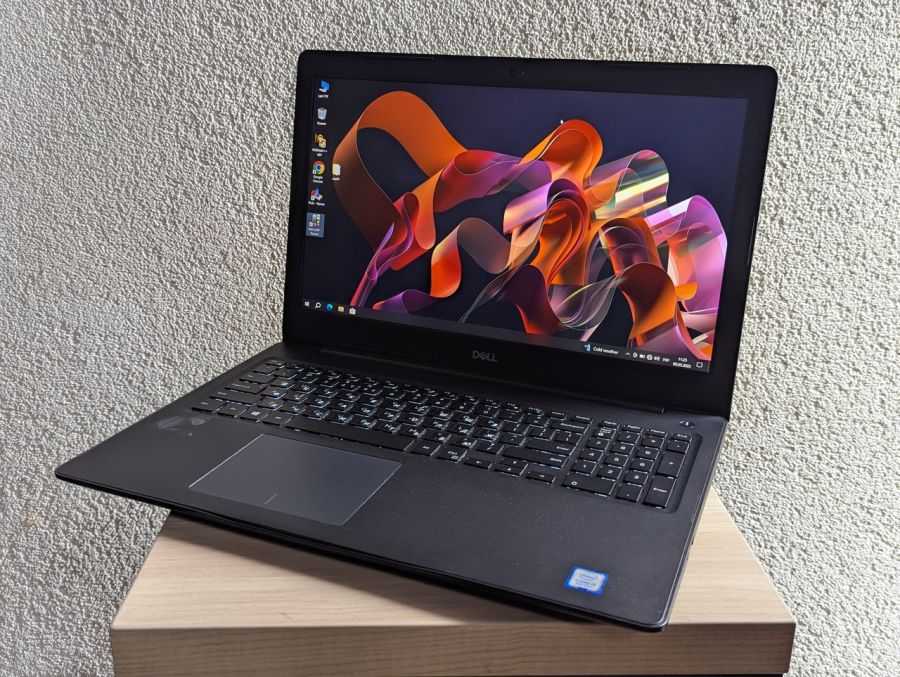 Уцінка! Ноутбук Б/В Dell Latitude 3590, Intel Core i5-8250U, DDR4 16 GB, SSD 256GB, 15.6" Full HD
