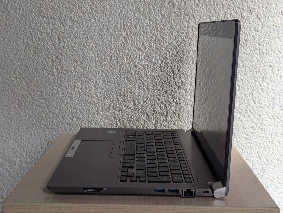Ноутбук Б/В Toshiba Portege Z30T-C, Intel Core i5-6300U, DDR3 8 GB, SSD 128GB, 13" Full HD Сенсор