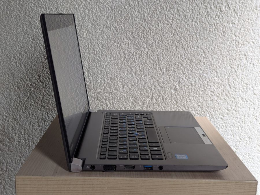 Ноутбук Б/В Toshiba Portege Z30T-C, Intel Core i5-6300U, DDR3 8 GB, SSD 128GB, 13" Full HD Сенсор
