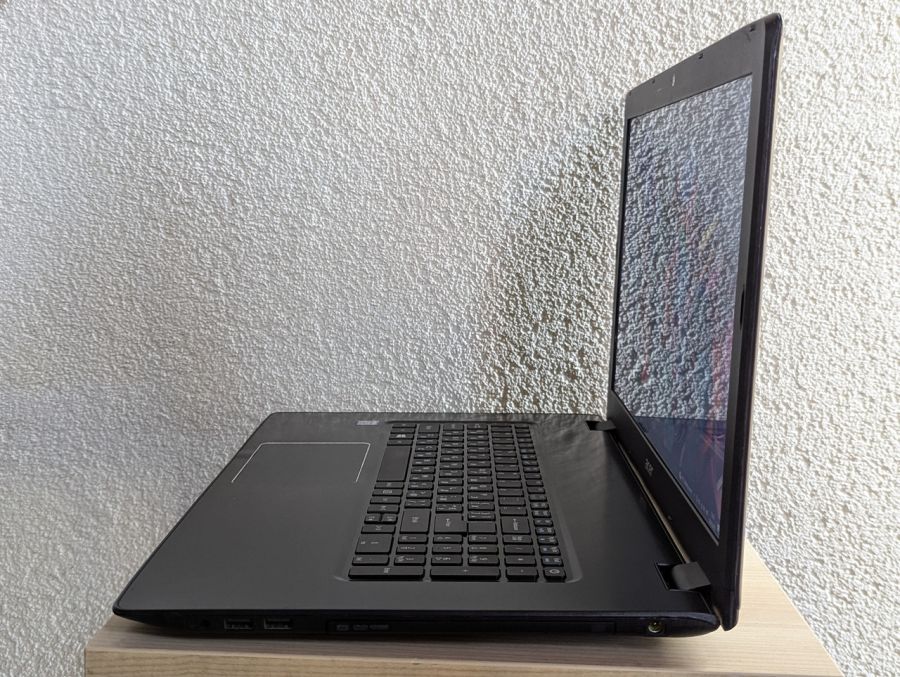 Уцінка! Ноутбук Б/В Acer Aspire E5-774 Диагональ, Intel Core i5-7200U, DDR4 8 GB, SSD 128GB + HDD 1TB