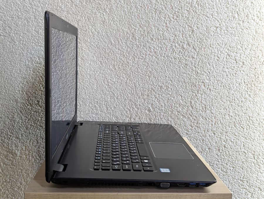 Уцінка! Ноутбук Б/В Acer Aspire E5-774 Диагональ, Intel Core i5-7200U, DDR4 8 GB, SSD 128GB + HDD 1TB