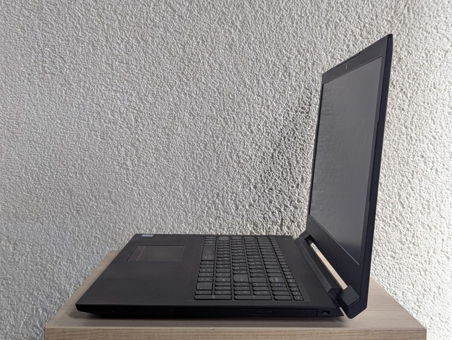 Уцінка! Ноутбук Б/В Lenovo V110, Intel Core i3-6006U, DDR4 8 GB, SSD 128GB, 15.6" Full HD