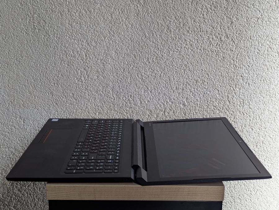Уцінка! Ноутбук Б/В Lenovo V110, Intel Core i3-6006U, DDR4 8 GB, SSD 128GB, 15.6" Full HD