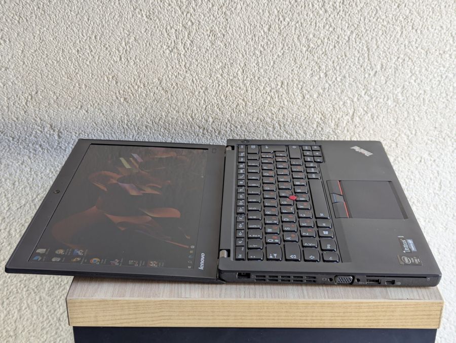 Уцінка! Ноутбук Б/В Lenovo X250, Intel Core i7-5600U, DDR3 8 GB, SSD 128GB, 12" Full HD