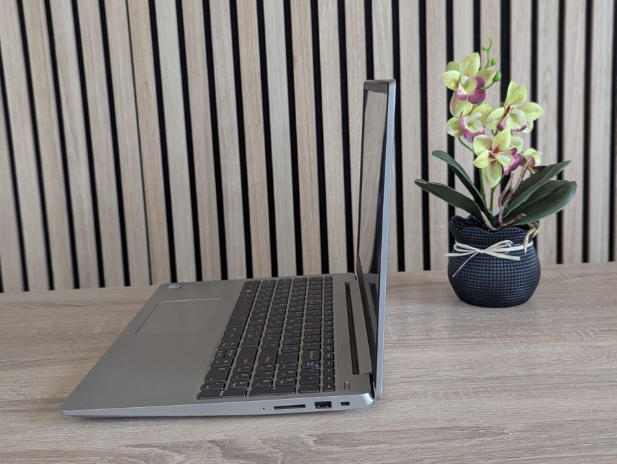 Уцінка! Ноутбук Б/В Lenovo IdeaPad 330S-15IKB, Intel Core i5-8250U, DDR4 8 GB, SSD 128GB, 15" Full HD