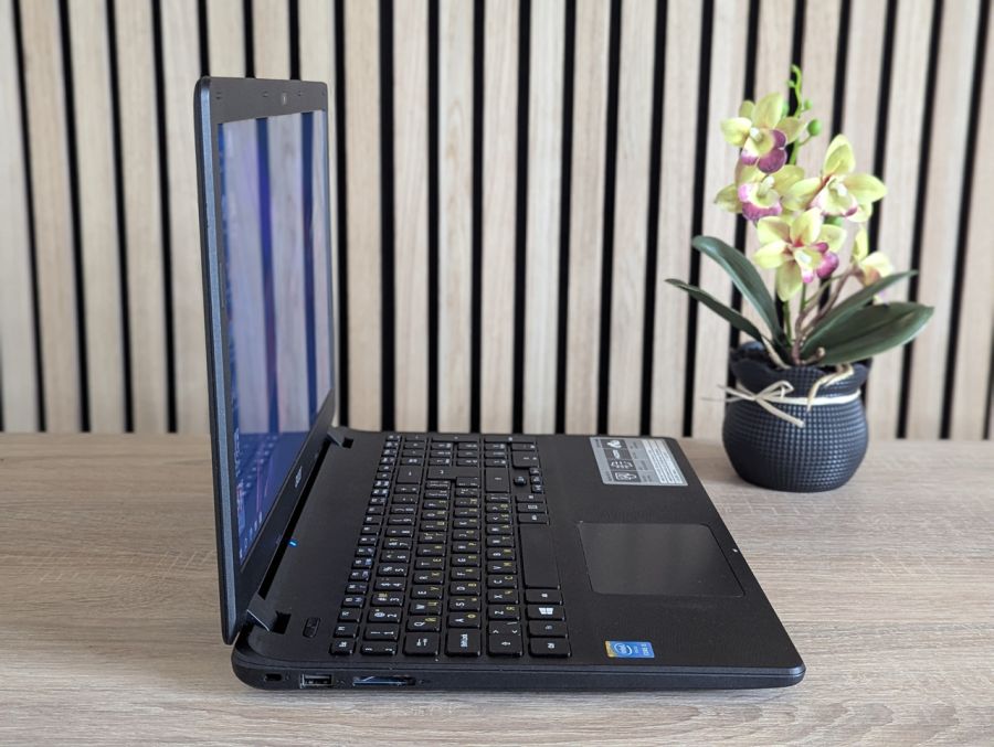 Уцінка! Ноутбук Б/В Acer Aspire ES1-571, Intel Core i5-4200U, DDR3 8 GB, SSD 128GB, 15.6" HD