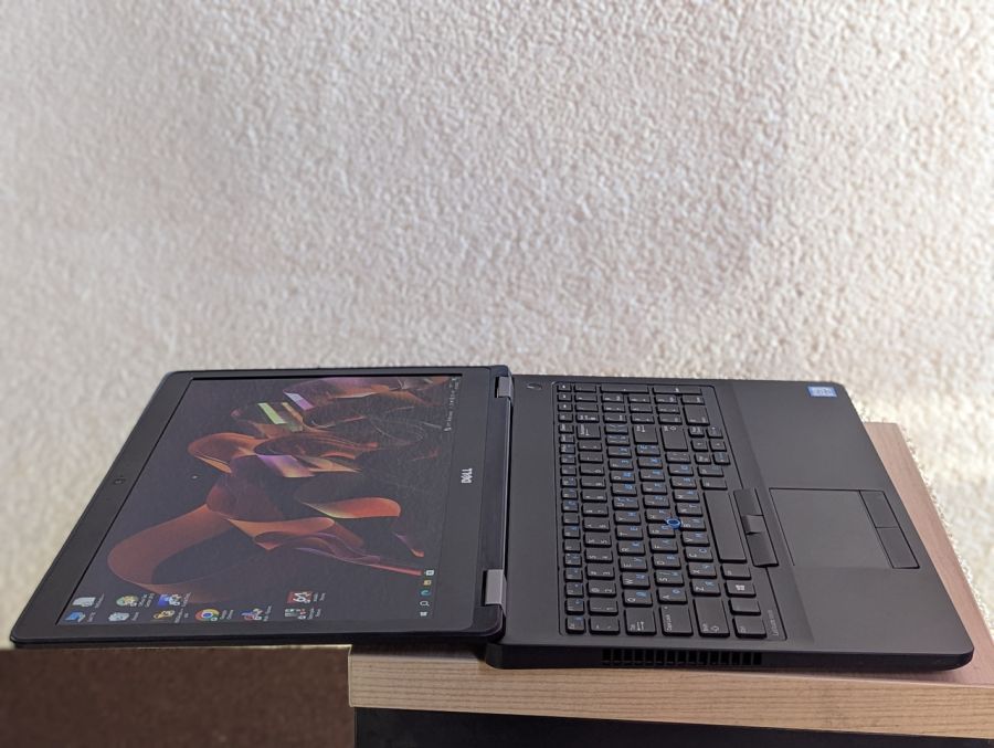 Уцінка! Ноутбук Б/В Dell Latitude E5570, Intel Core i5-6300HQ, DDR4 8 GB, SSD 256GB, 15.6" Full HD