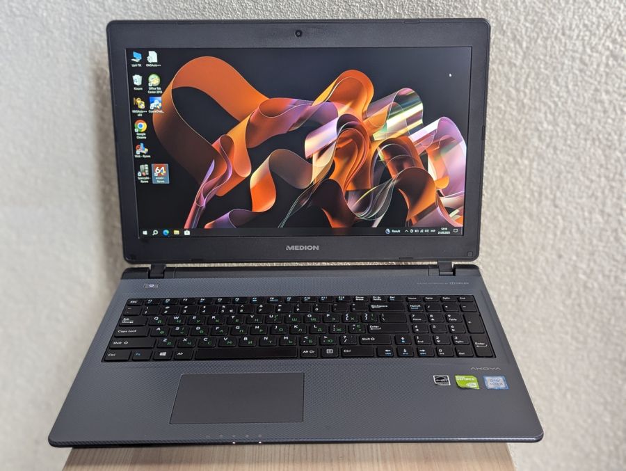 Ноутбук Б/В Medion E15S, Intel Core i5-6200U, DDR4 16 GB, SSD 128GB, NVIDIA GeForce 940MX 2Gb, 15.6" Full HD