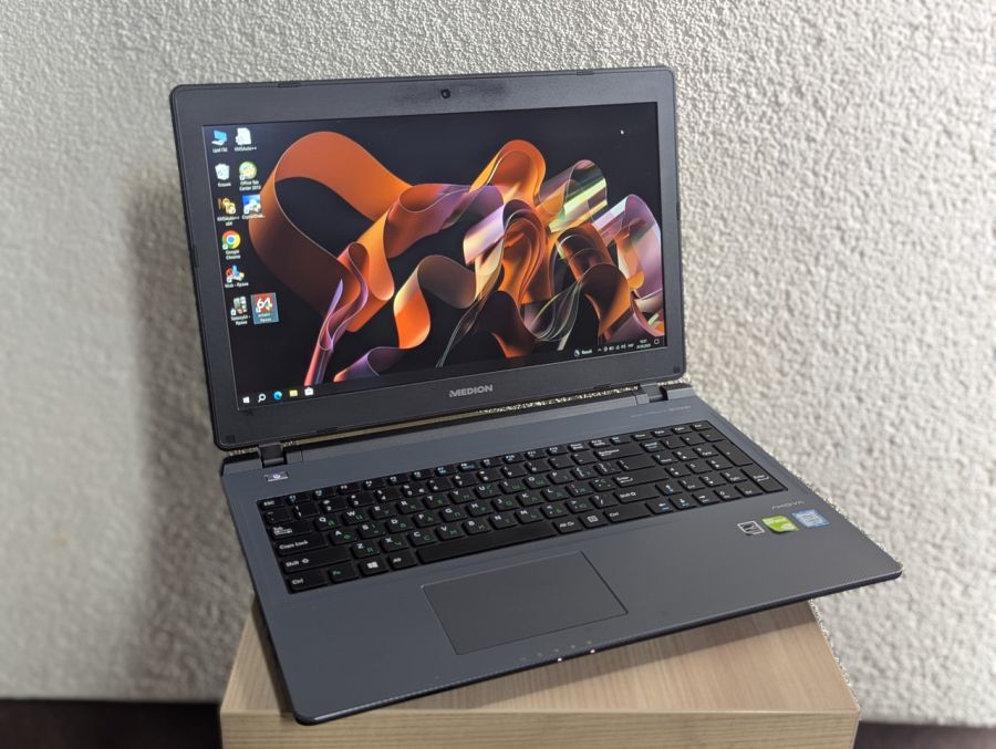 Ноутбук Б/В Medion E15S, Intel Core i5-6200U, DDR4 16 GB, SSD 128GB, NVIDIA GeForce 940MX 2Gb, 15.6" Full HD