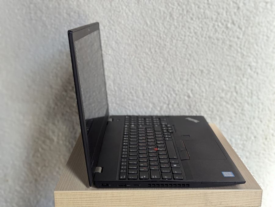 Ноутбук Б/В Lenovo ThinkPad T570, Intel Core i5-7300U, DDR4 8 GB, SSD 128GB, 15.6" Full HD